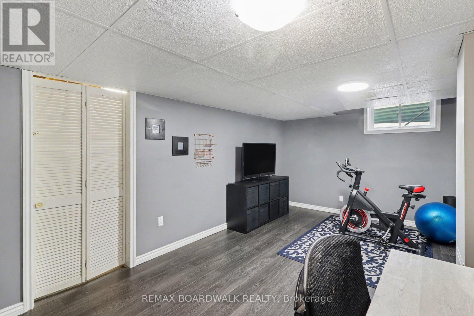 3 - 443 Canotia Place