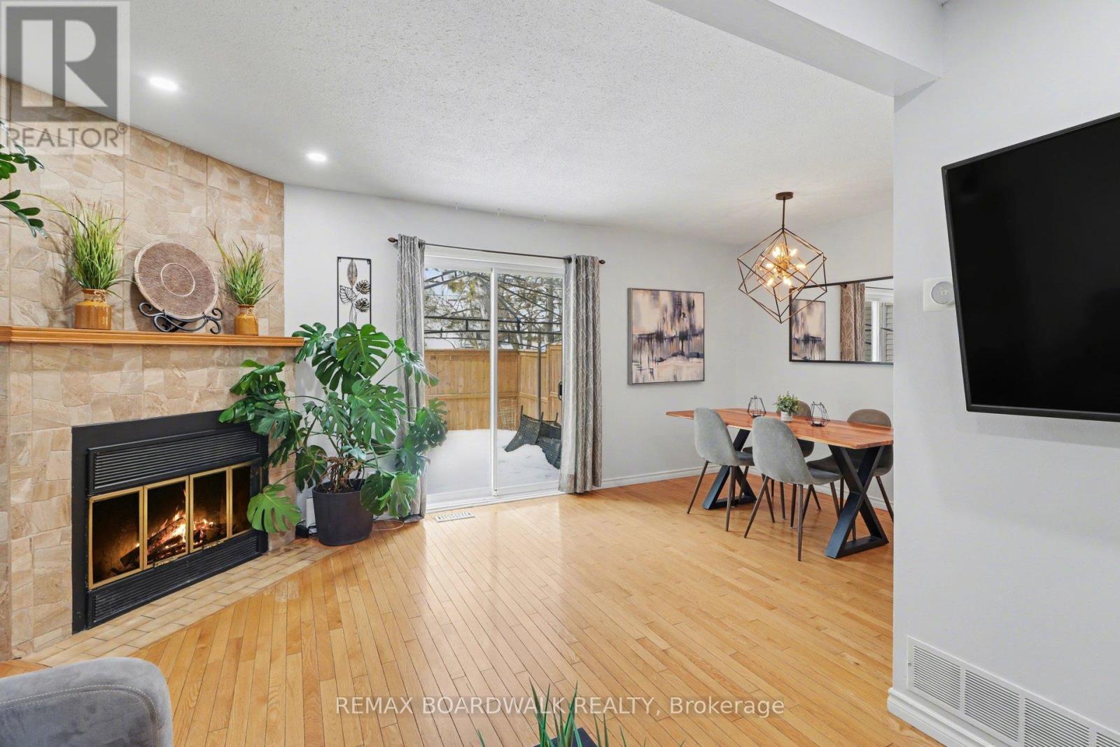 3 - 443 Canotia Place