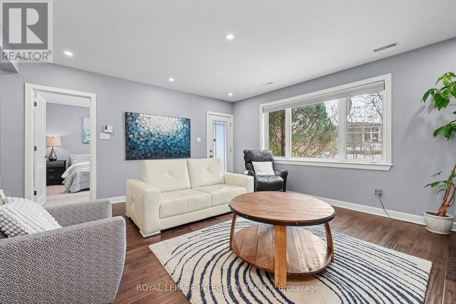 15 Marsh Sparrow Private