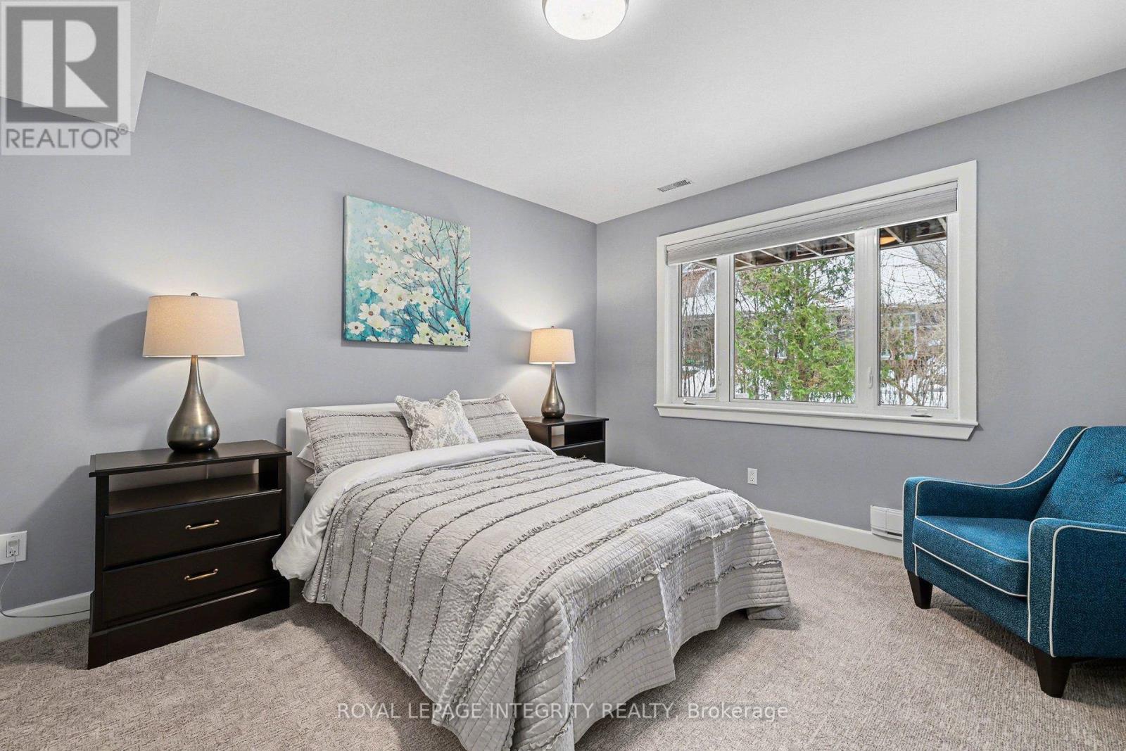 15 Marsh Sparrow Private