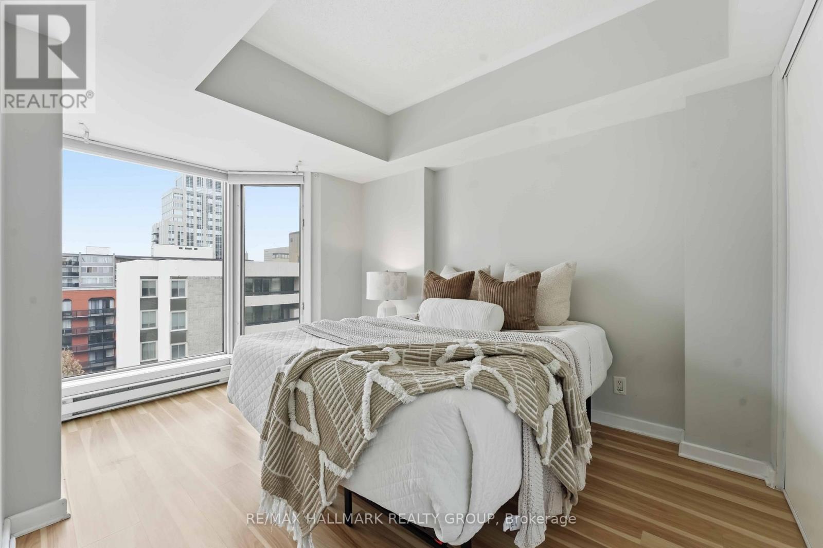 1106 - 138 Somerset Street W