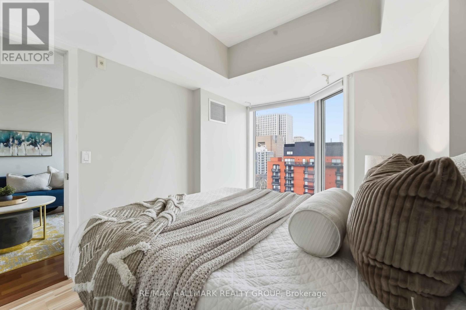 1106 - 138 Somerset Street W