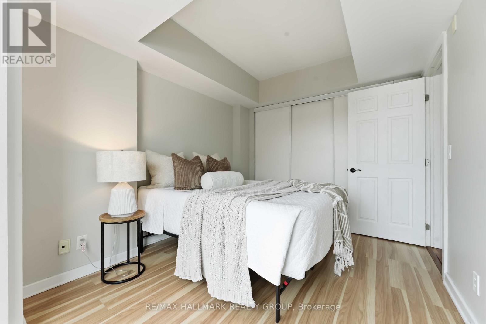 1106 - 138 Somerset Street W