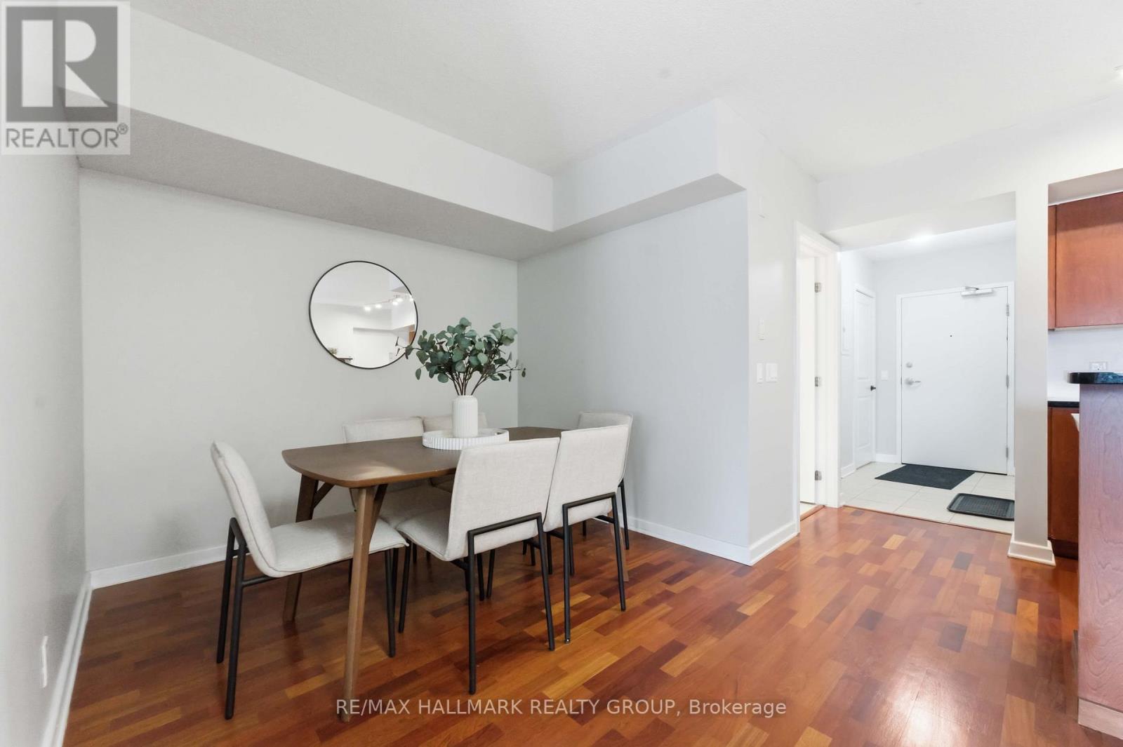 1106 - 138 Somerset Street W