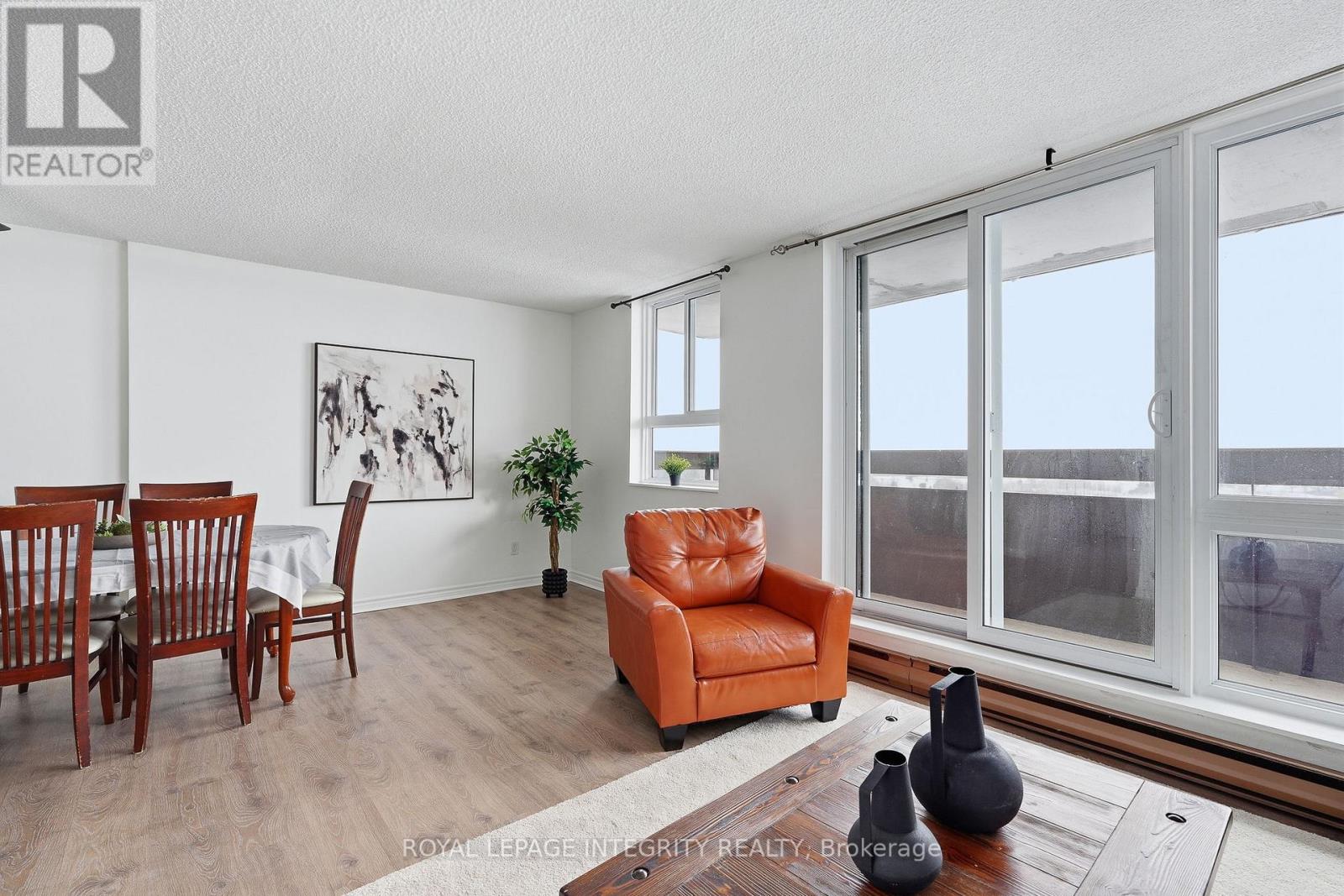 1110 - 2000 Jasmine Crescent