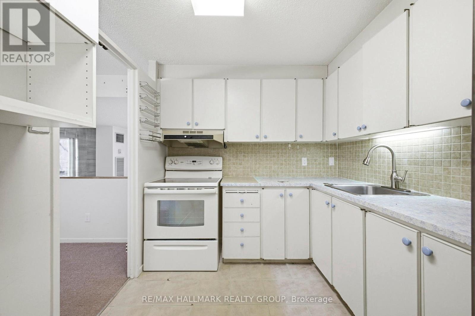 315 - 1100 Ambleside Drive