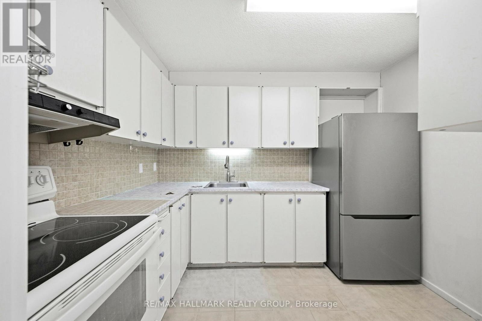 315 - 1100 Ambleside Drive