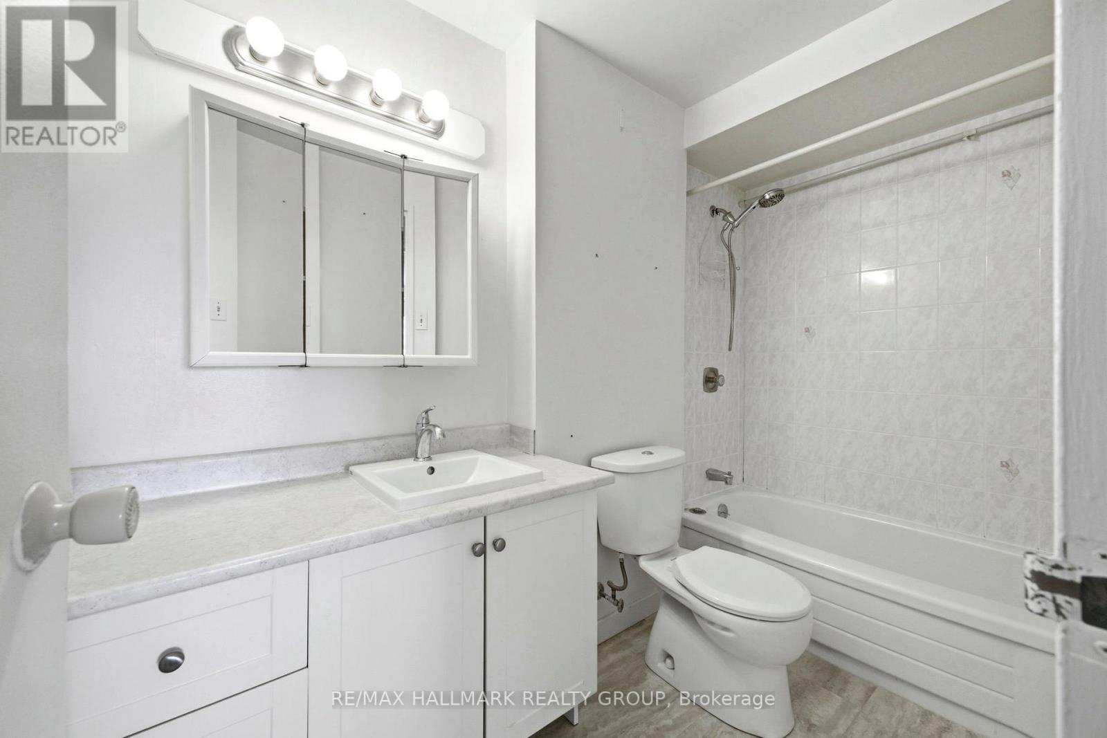 315 - 1100 Ambleside Drive