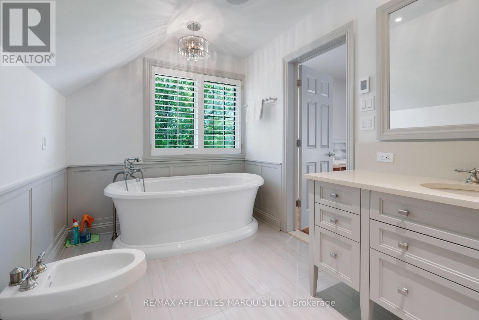 20562 Old Montreal Road