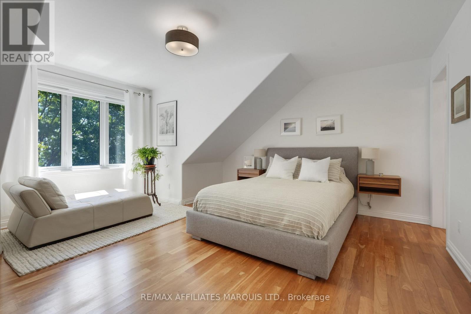 20562 Old Montreal Road