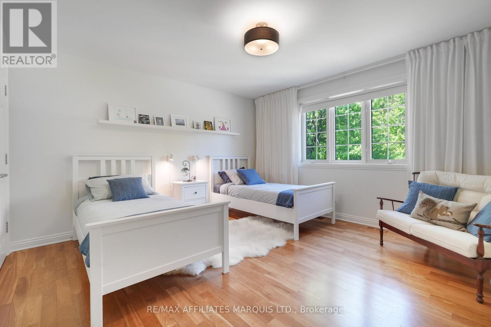 20562 Old Montreal Road