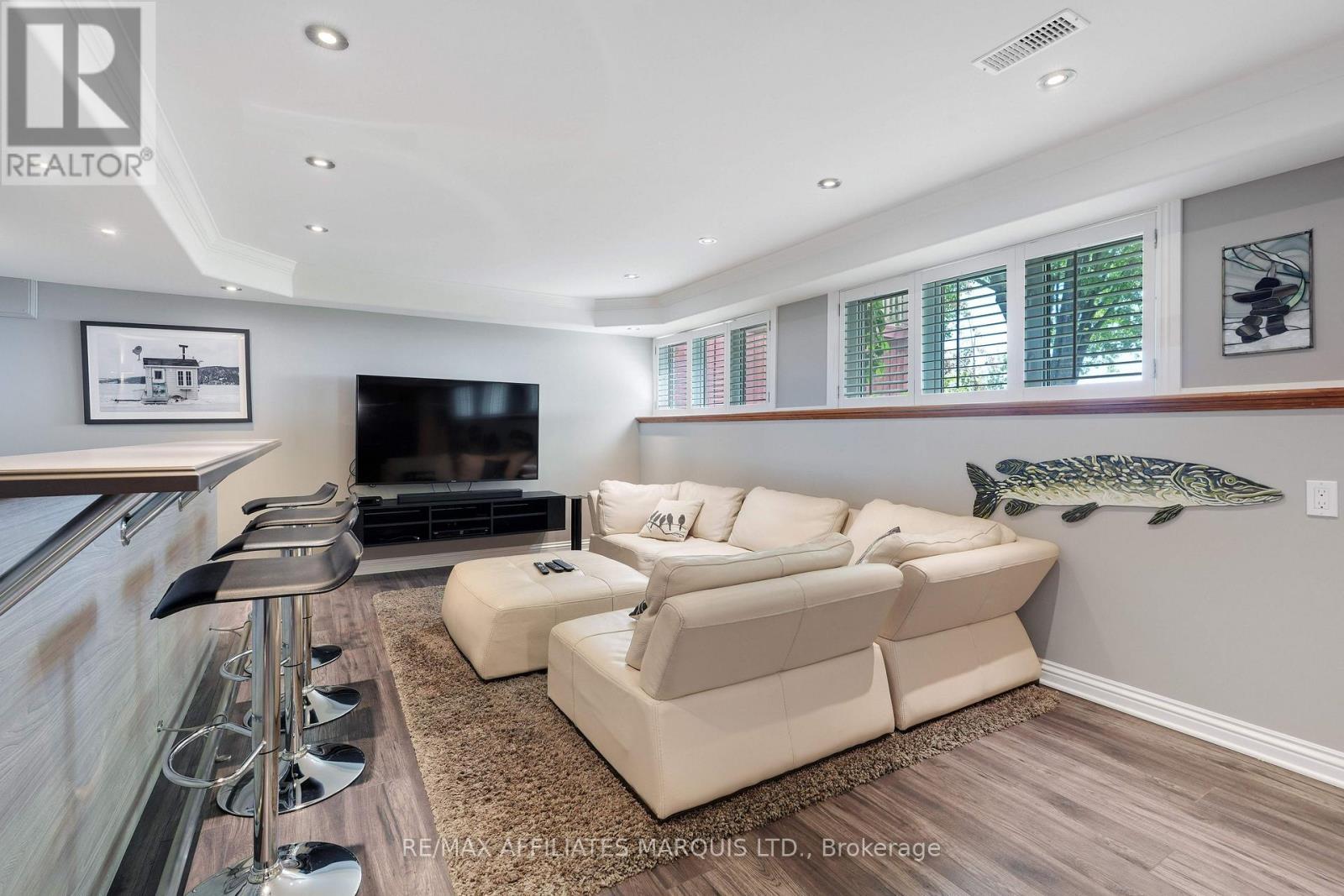 20562 Old Montreal Road