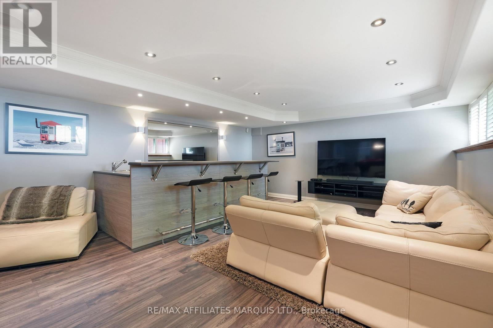 20562 Old Montreal Road