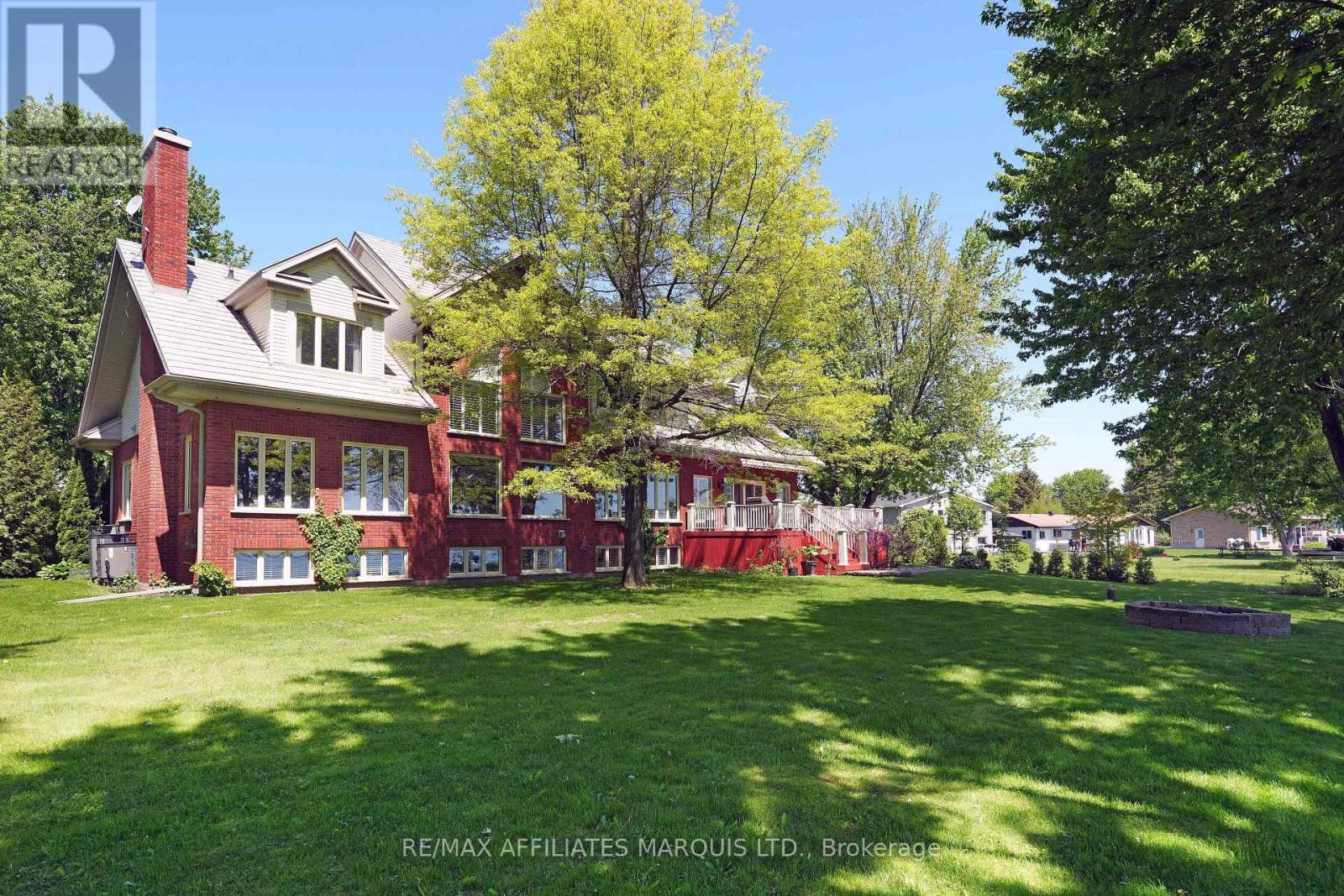 20562 Old Montreal Road