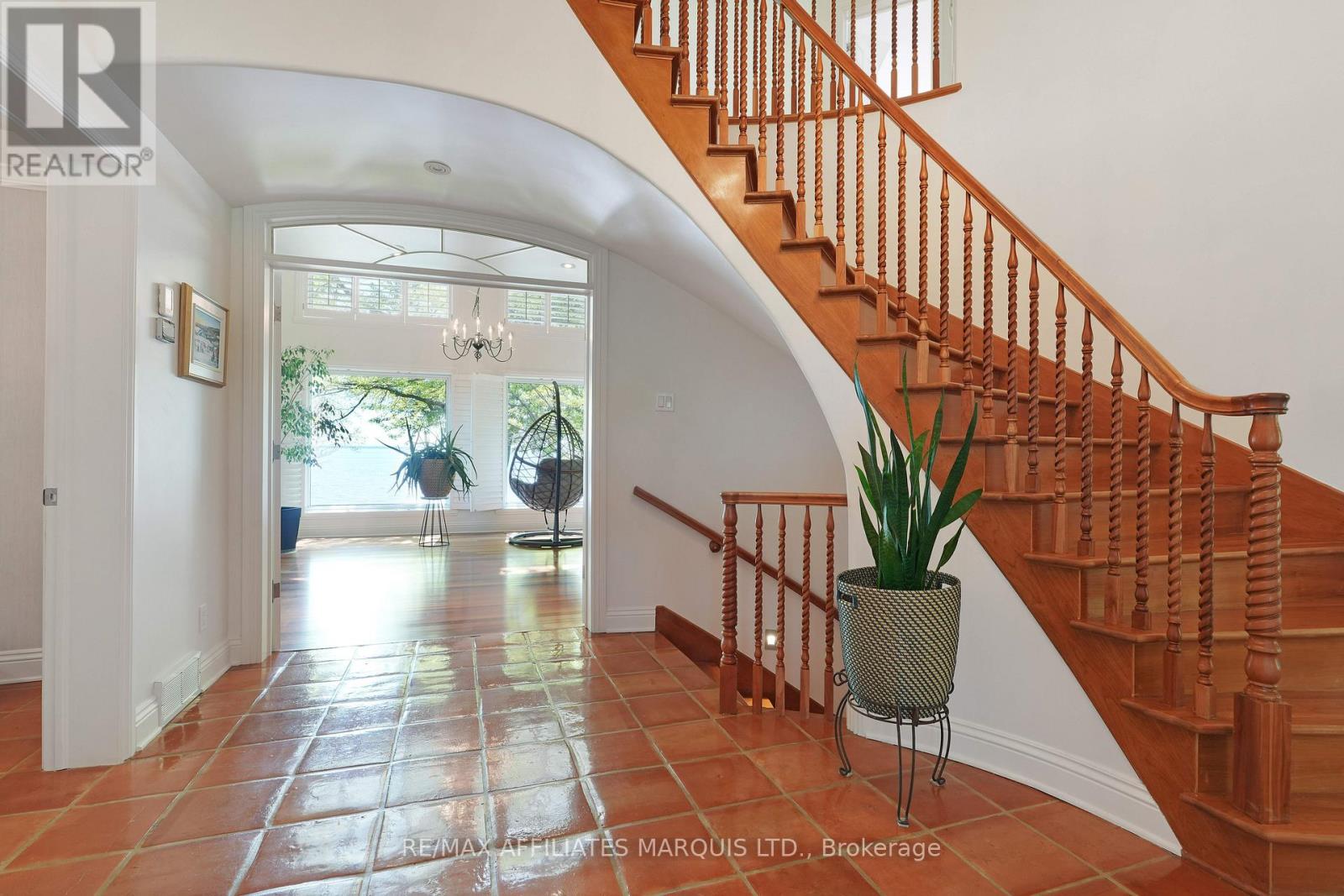 20562 Old Montreal Road