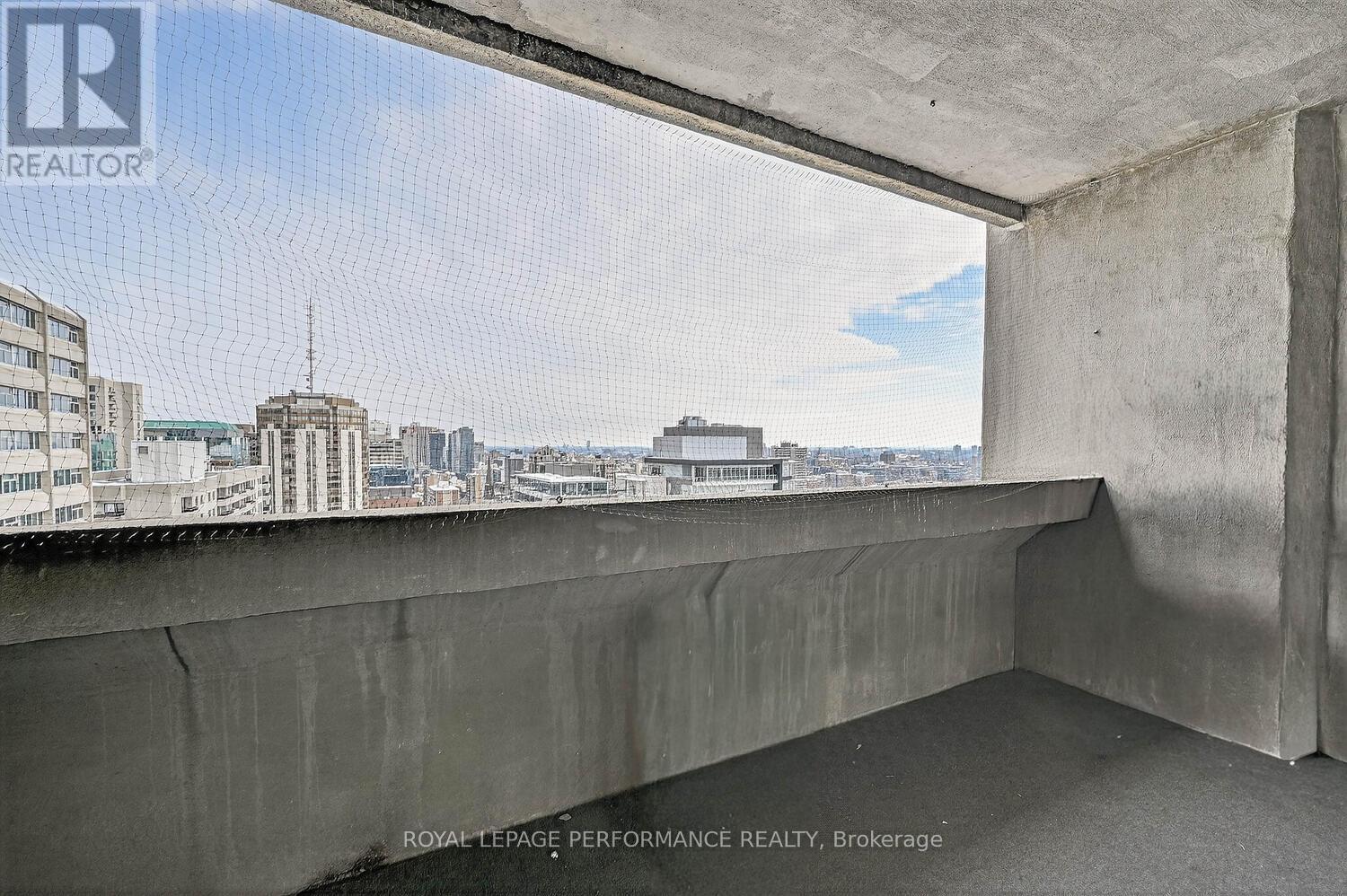 2502 - 530 Laurier Avenue W