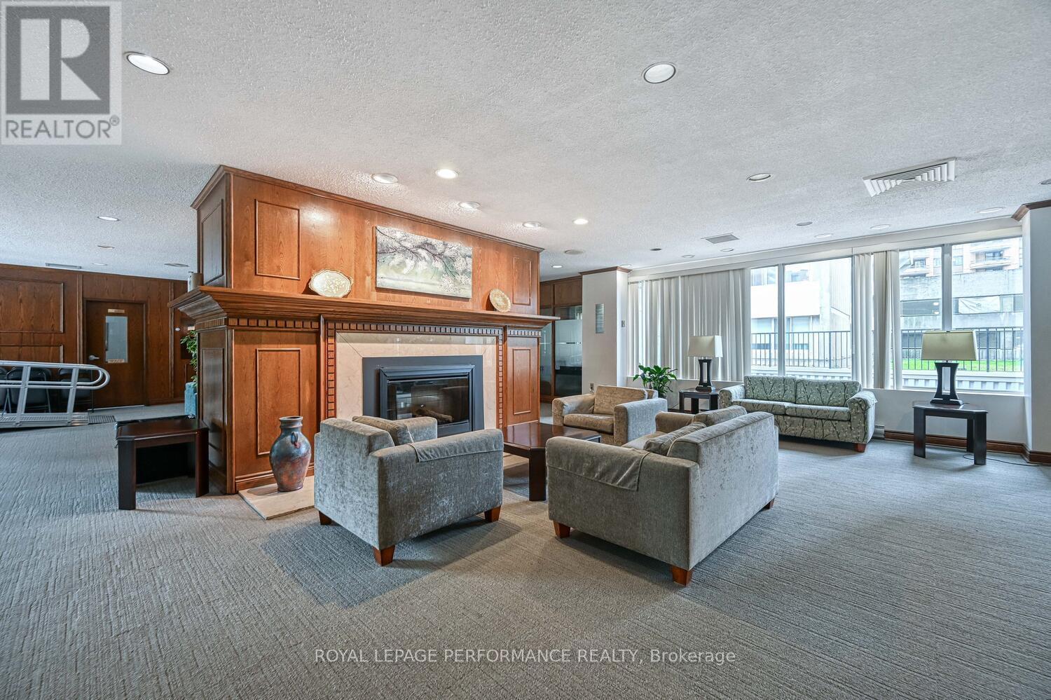 2502 - 530 Laurier Avenue W