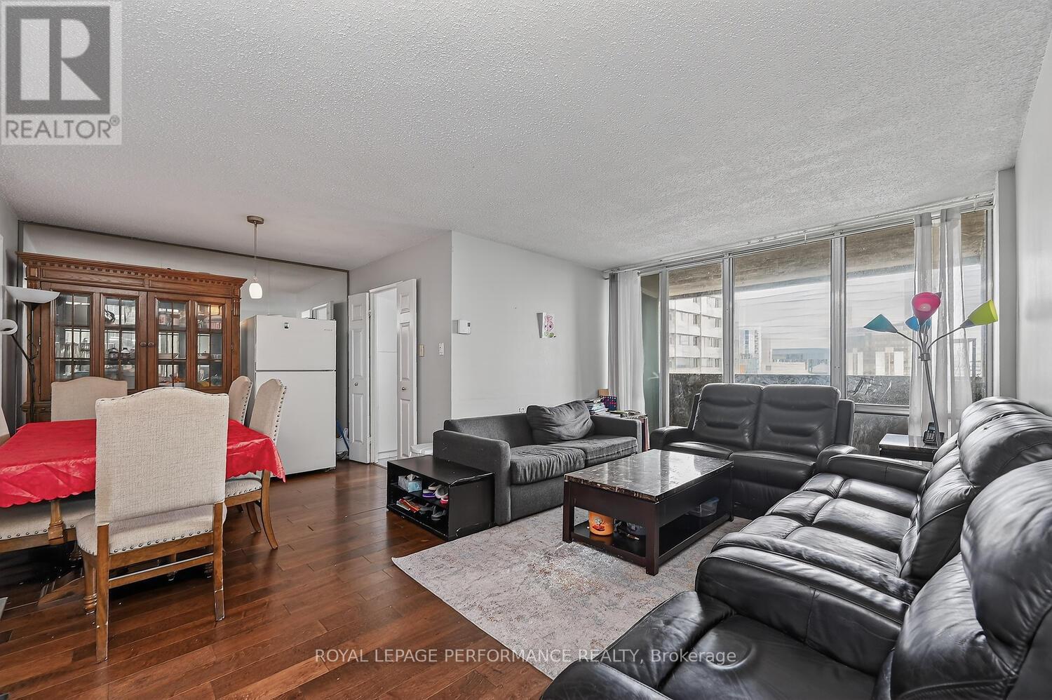 2502 - 530 Laurier Avenue W