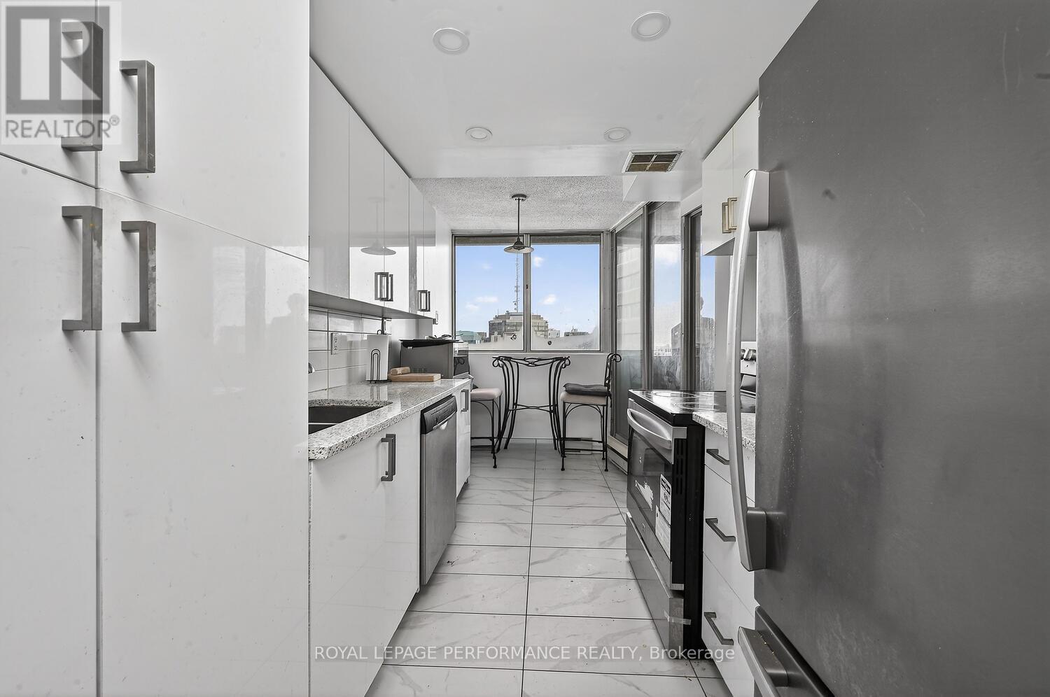 2502 - 530 Laurier Avenue W