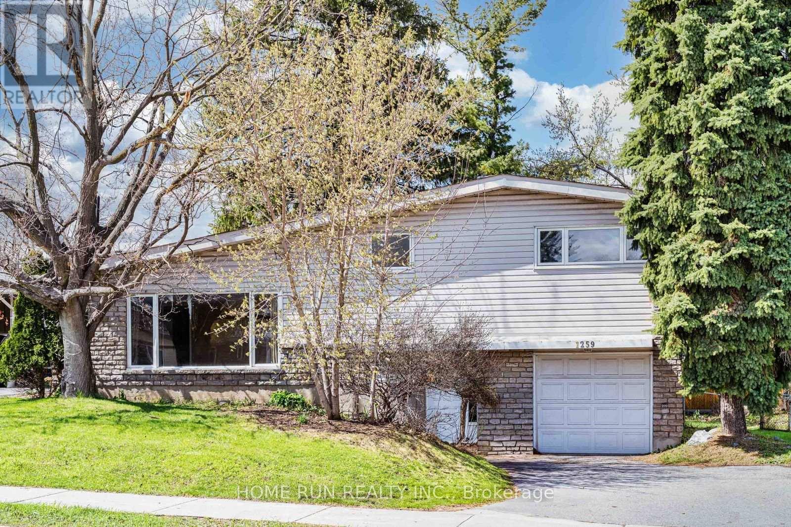 1259 Meadowlands Drive E