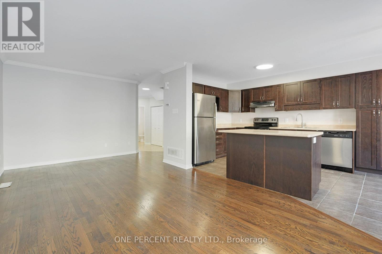 209 Rolling Meadow Crescent