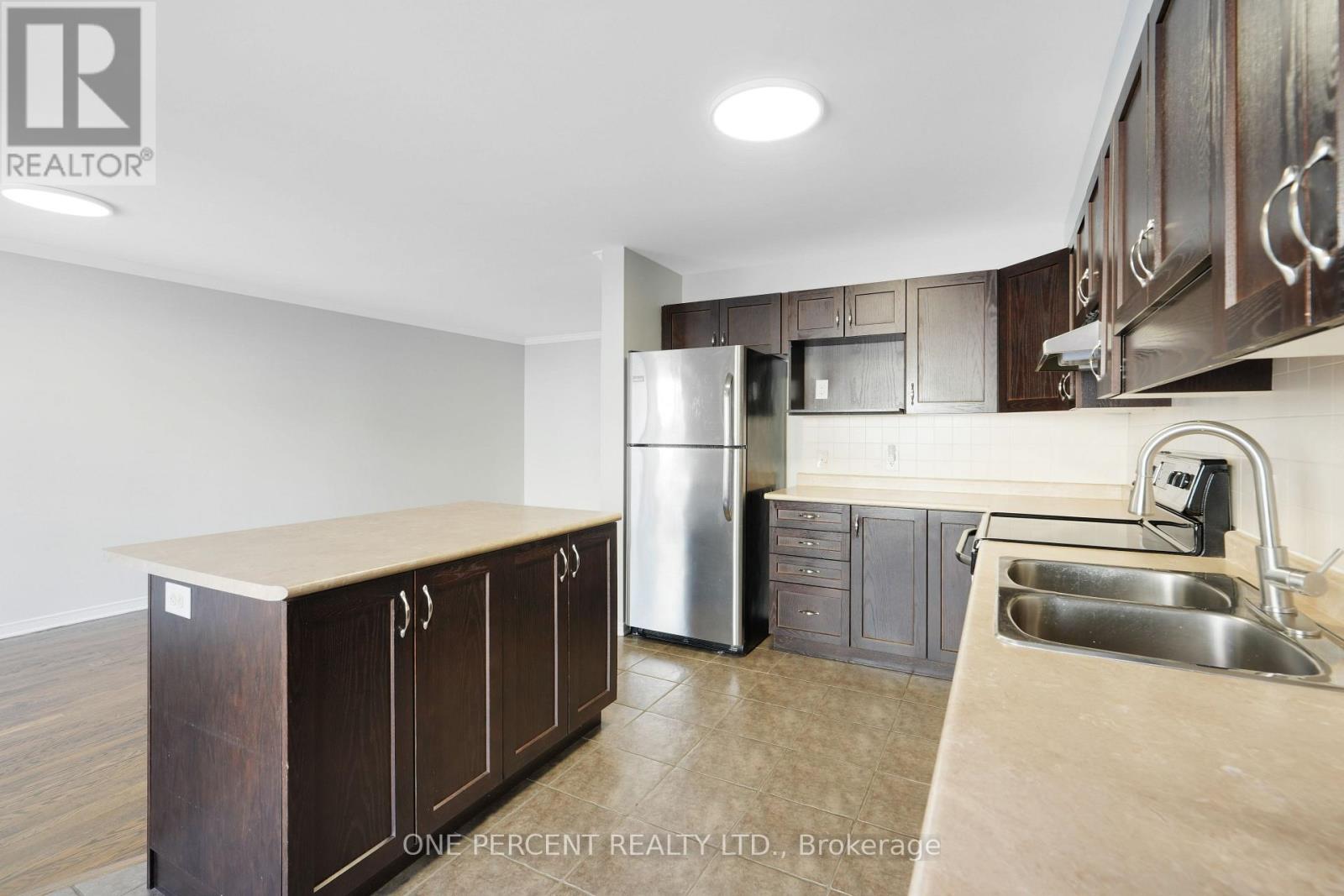 209 Rolling Meadow Crescent