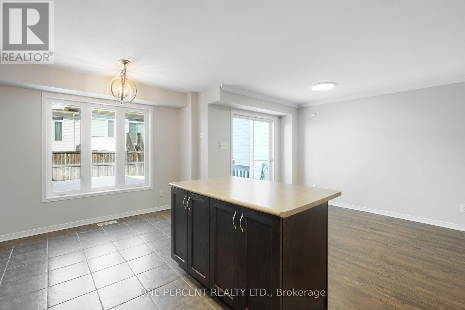 209 Rolling Meadow Crescent