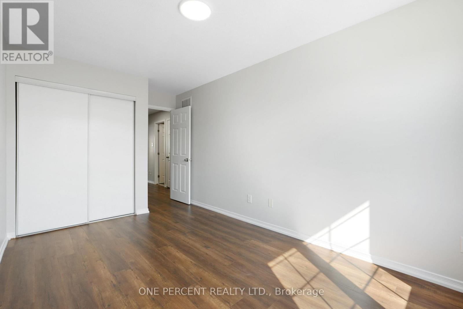 209 Rolling Meadow Crescent