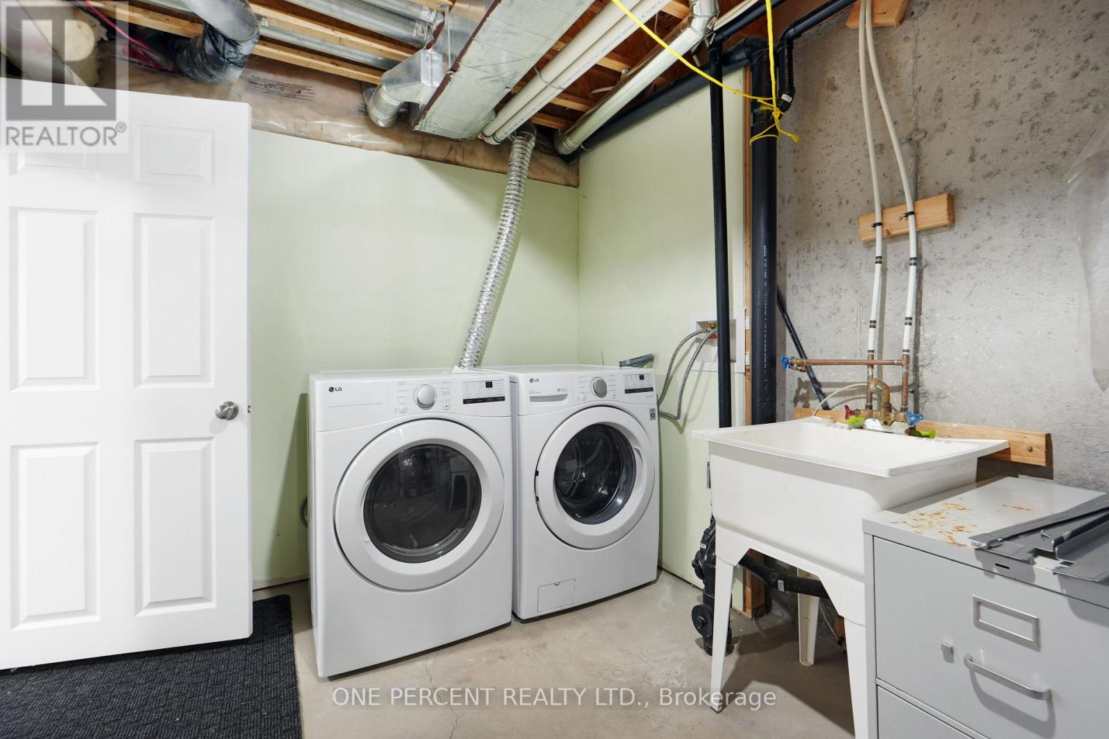 209 Rolling Meadow Crescent