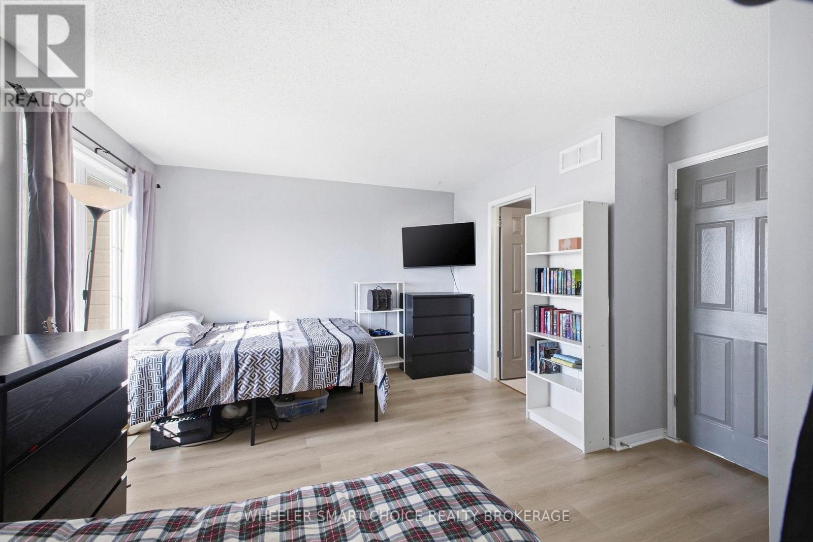 11 - 432 Hillsboro Private