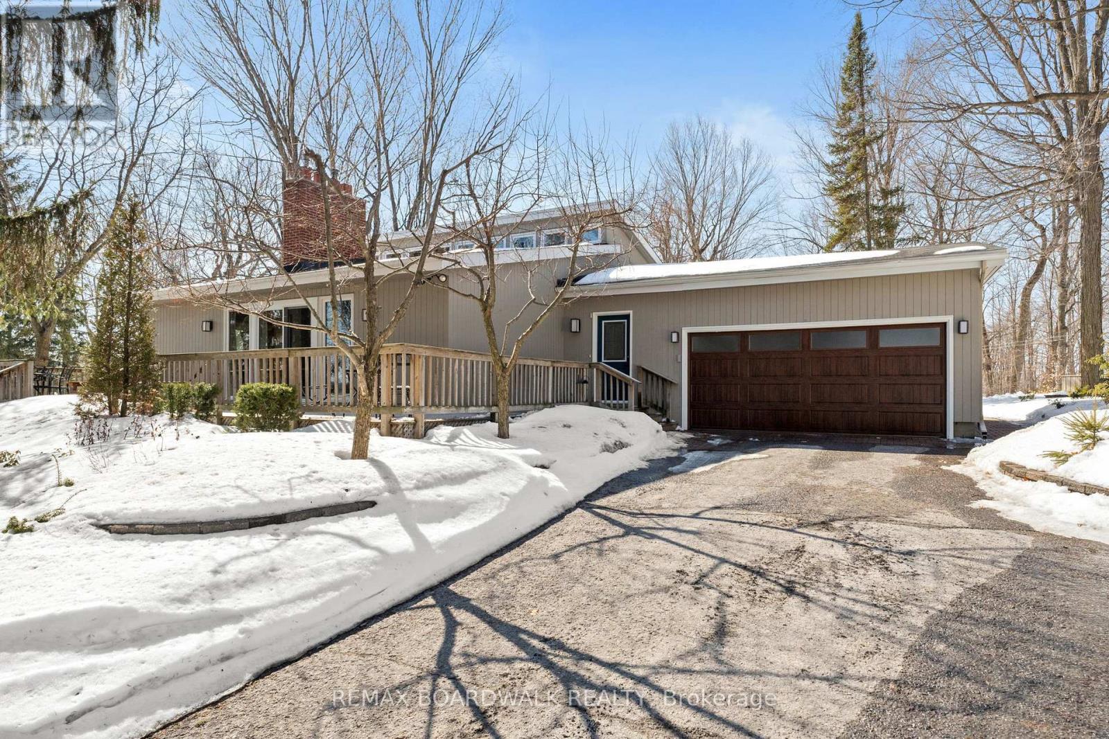 5984 Third Line Road N