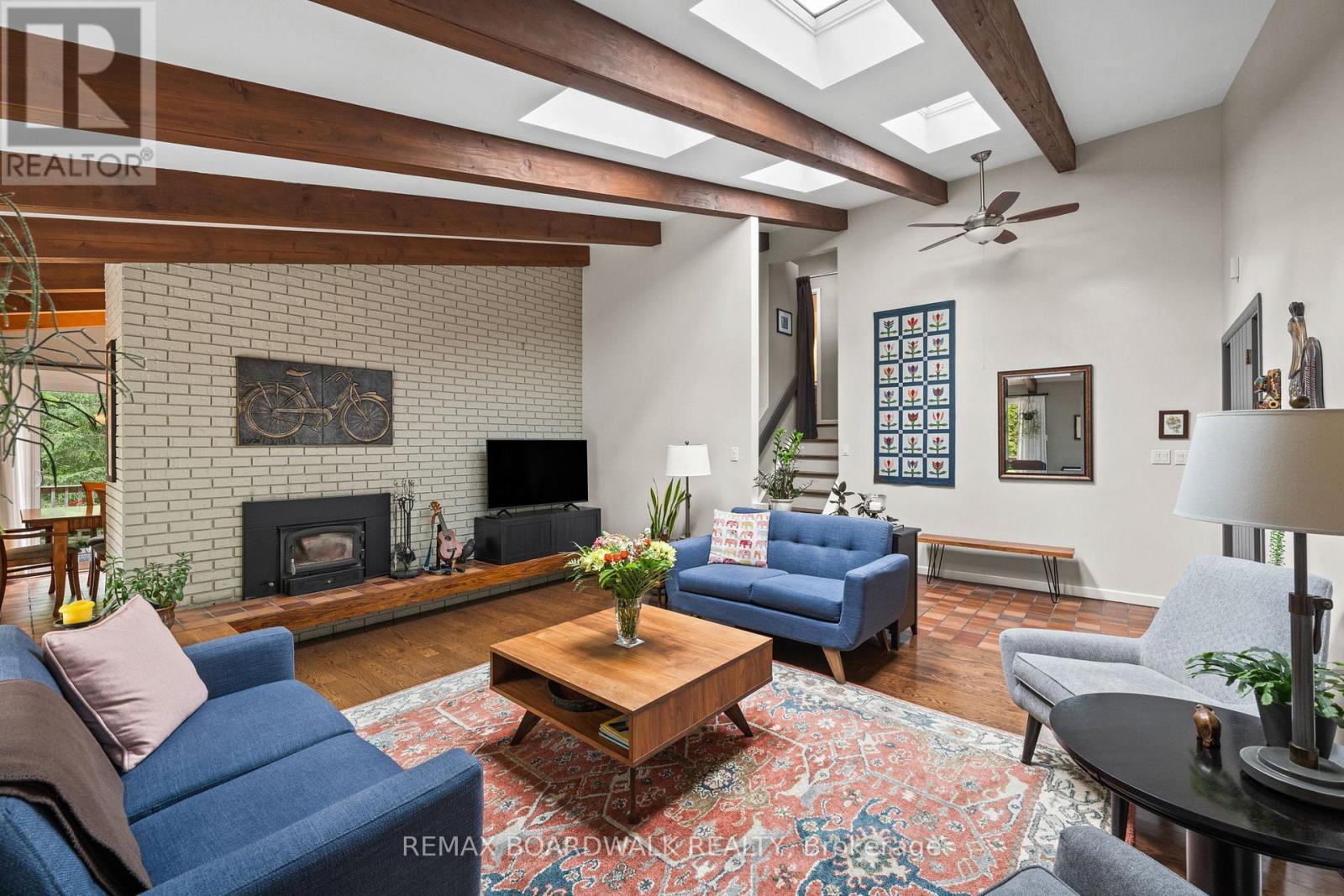 5984 Third Line Road N