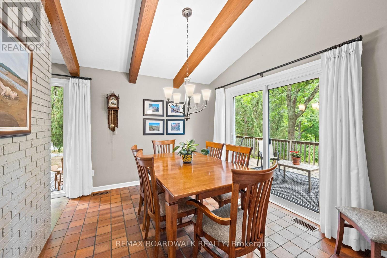 5984 Third Line Road N