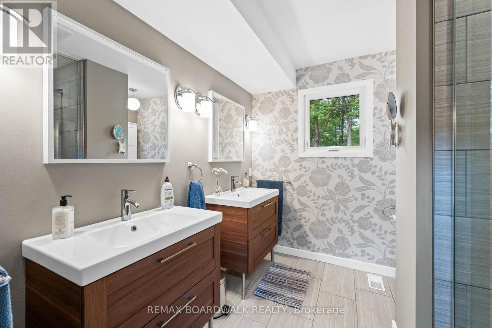 5984 Third Line Road N