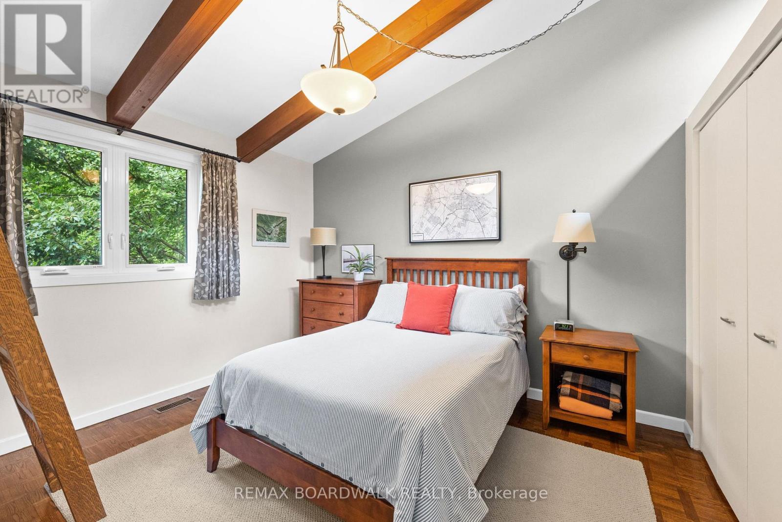 5984 Third Line Road N