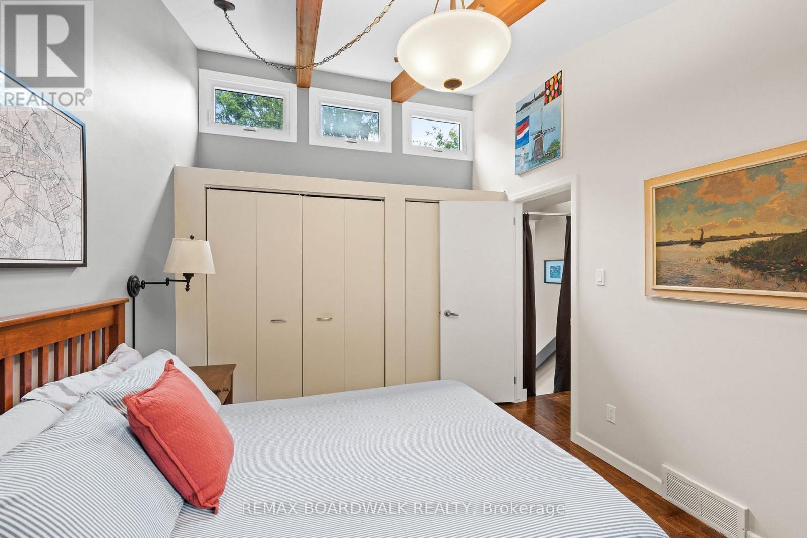 5984 Third Line Road N