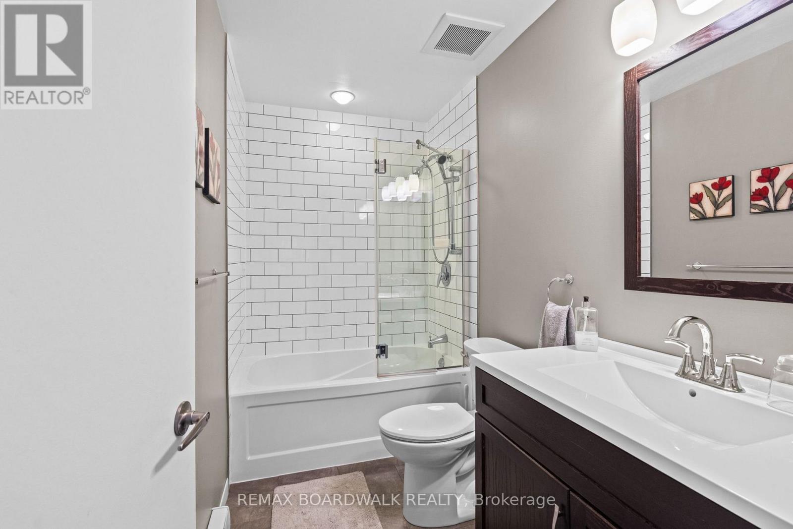 5984 Third Line Road N