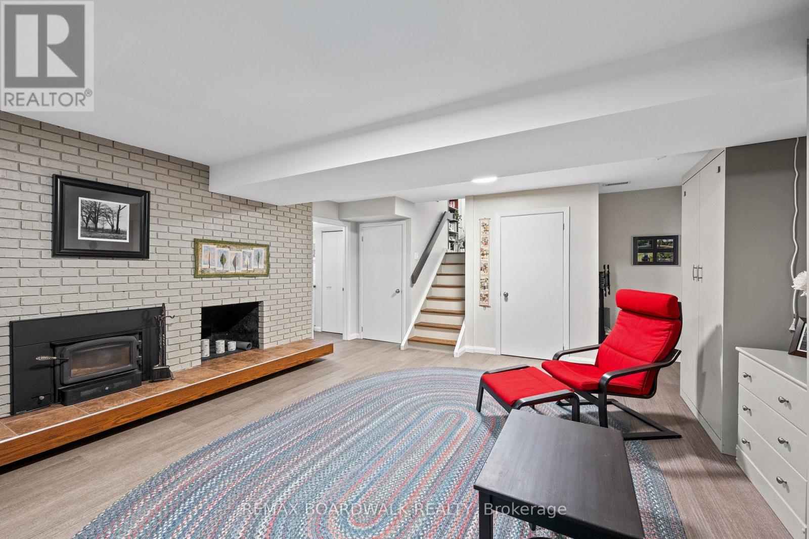 5984 Third Line Road N