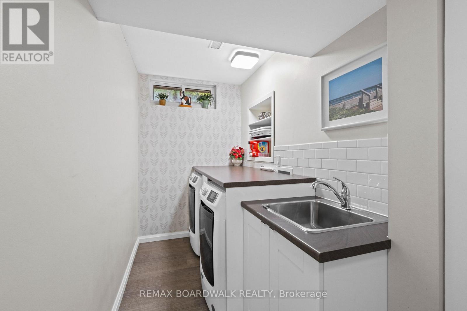 5984 Third Line Road N