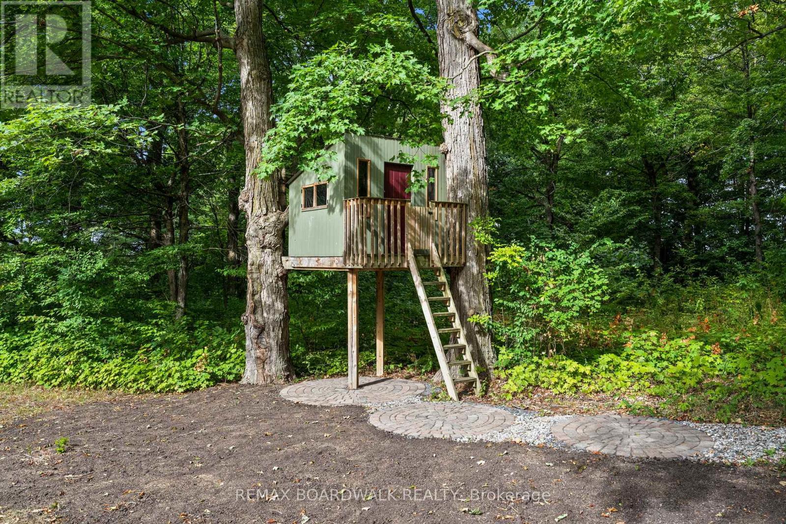 5984 Third Line Road N