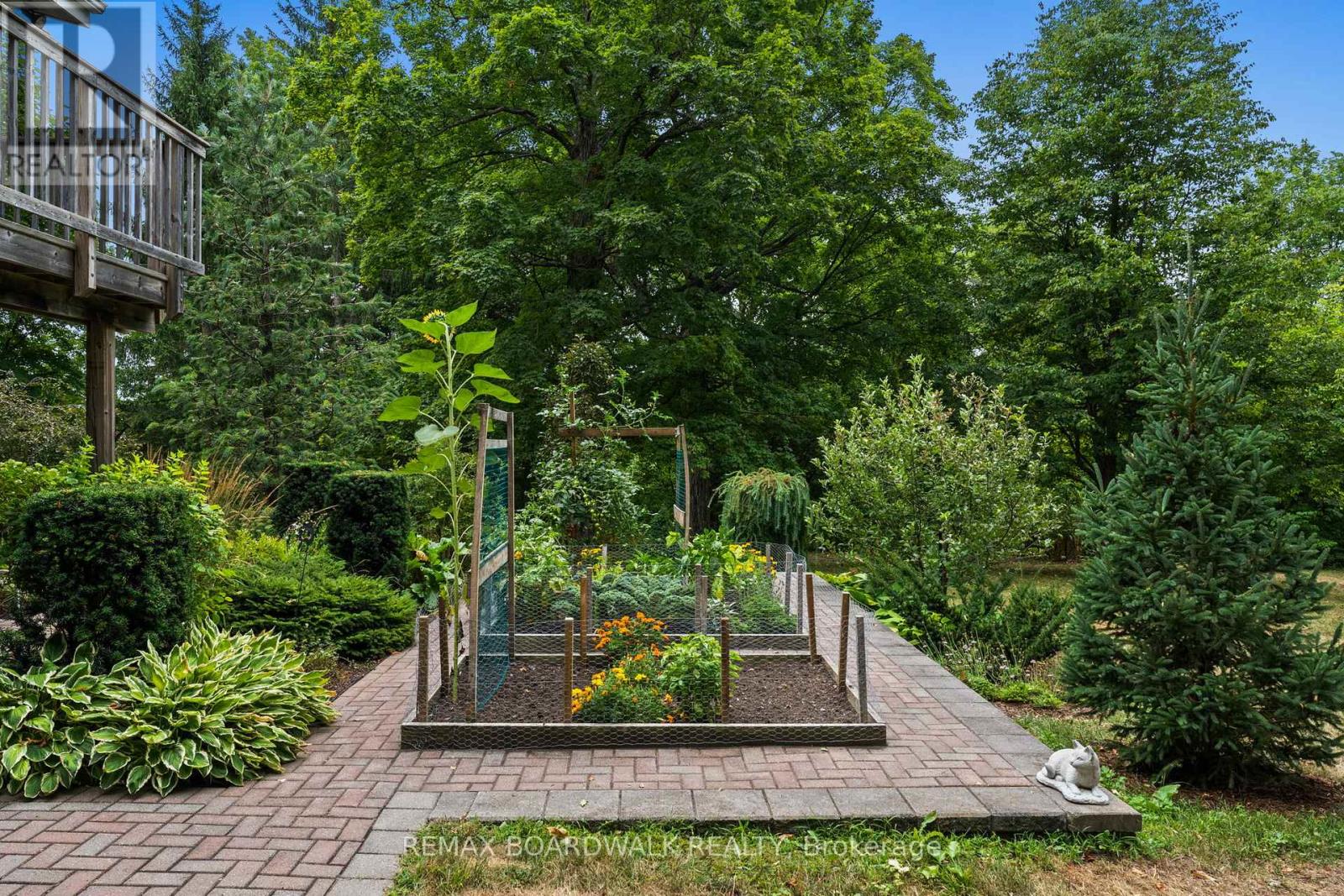 5984 Third Line Road N