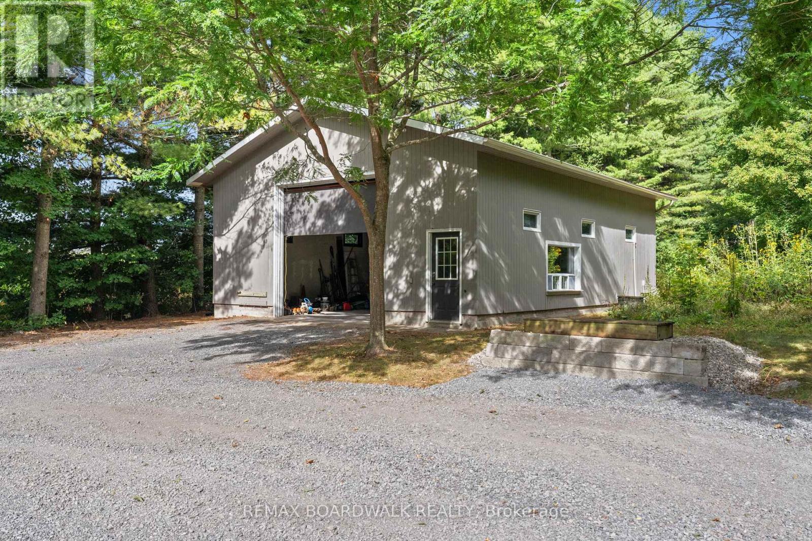 5984 Third Line Road N