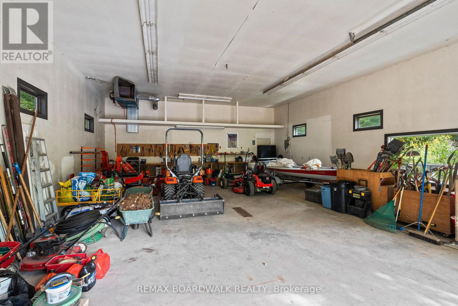 5984 Third Line Road N