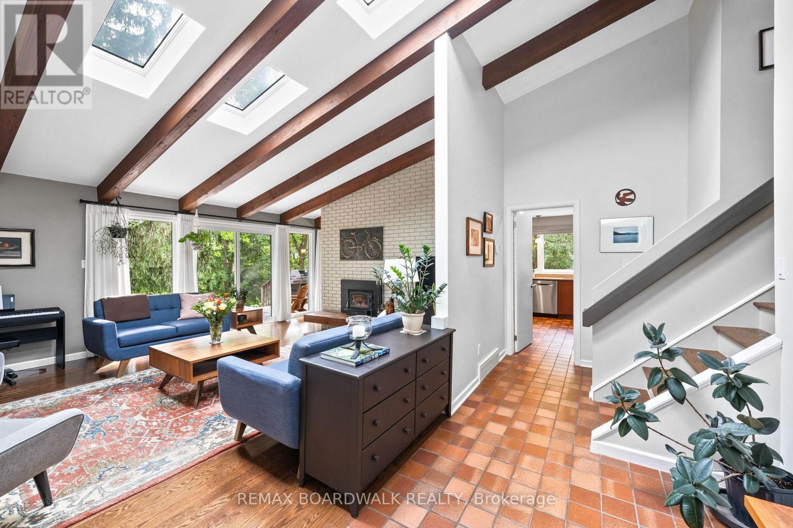 5984 Third Line Road N