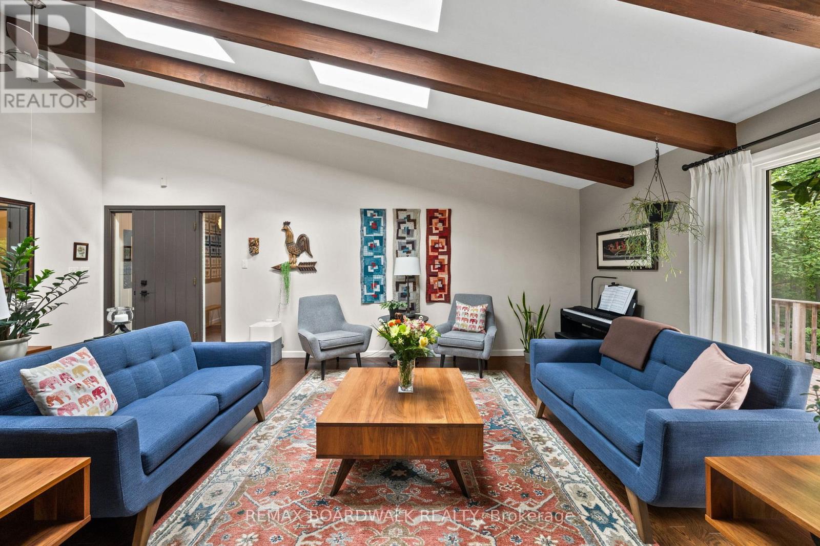 5984 Third Line Road N