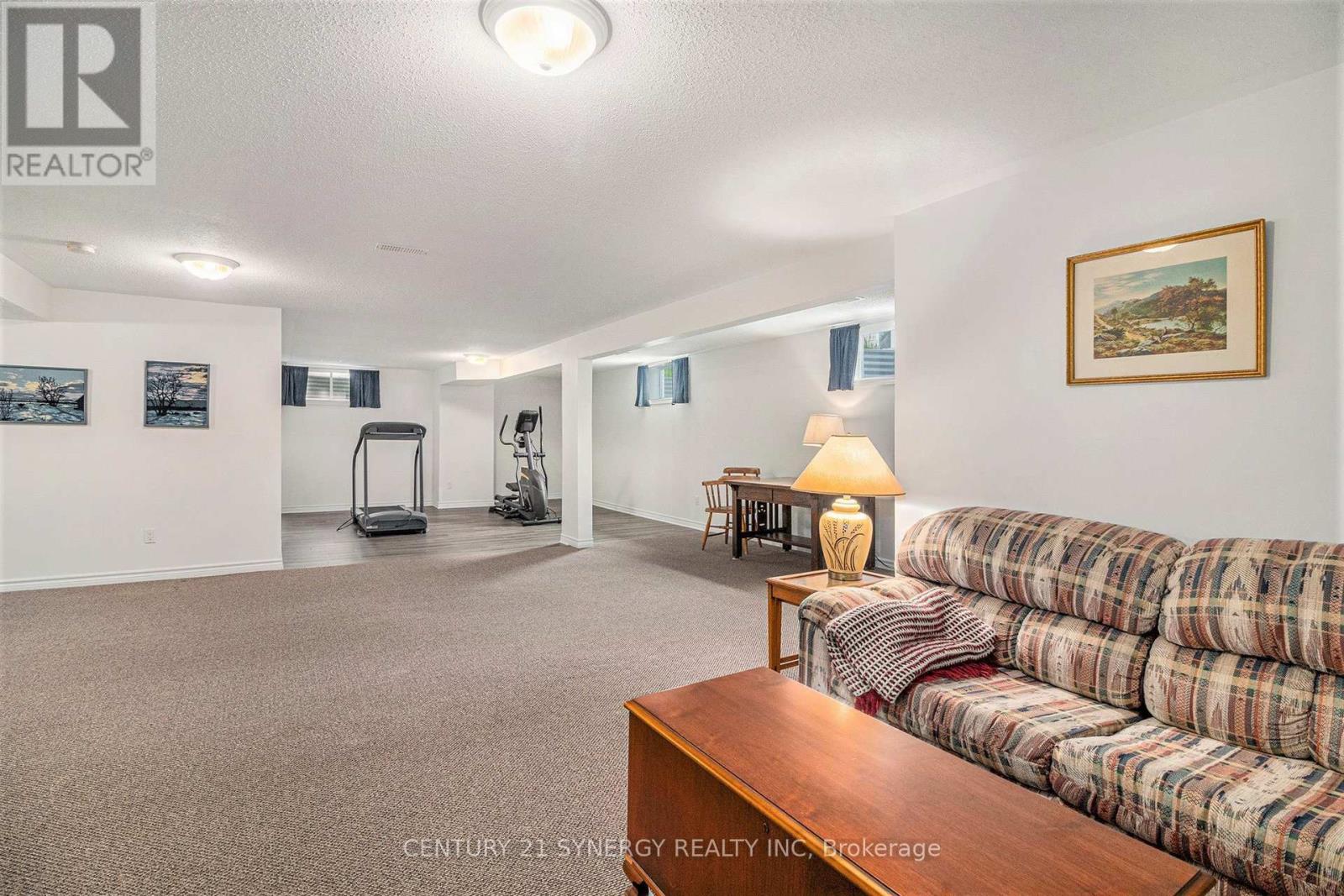 852 Swallowtail Crescent