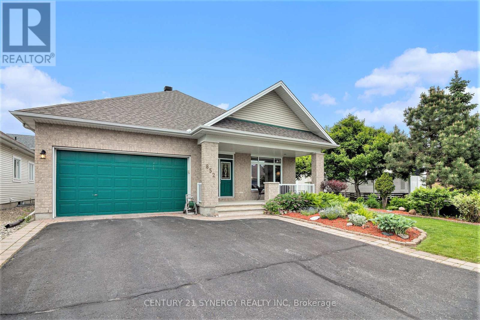 852 Swallowtail Crescent