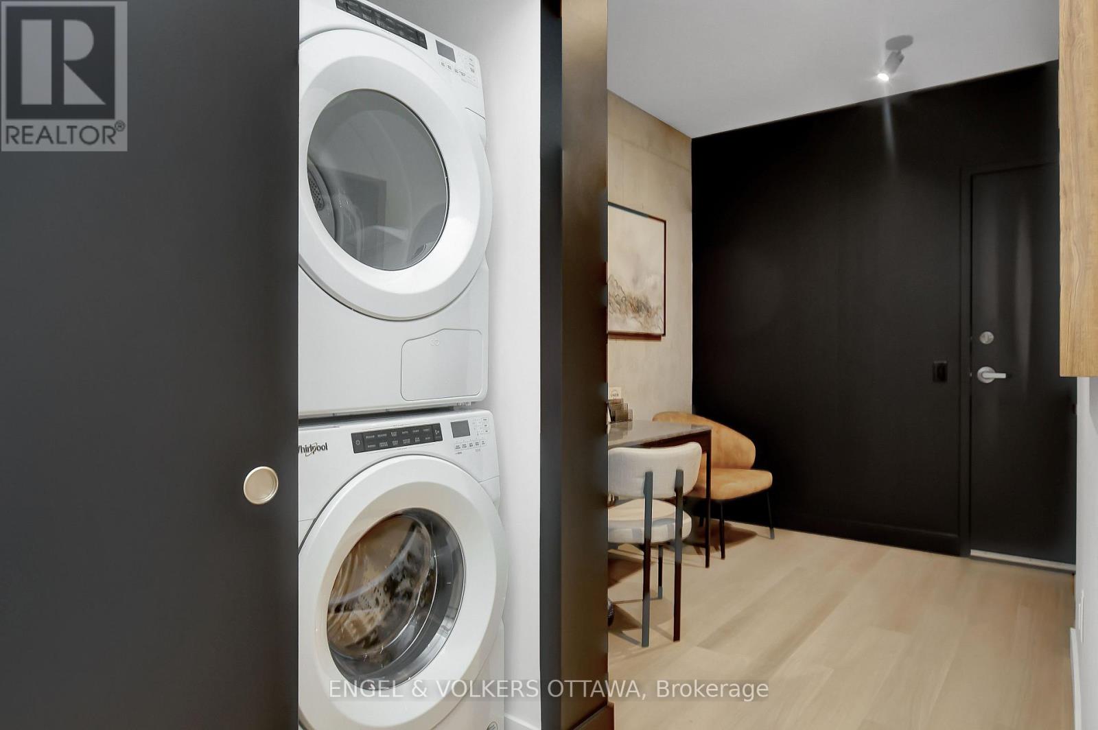 217 - 10 James Street