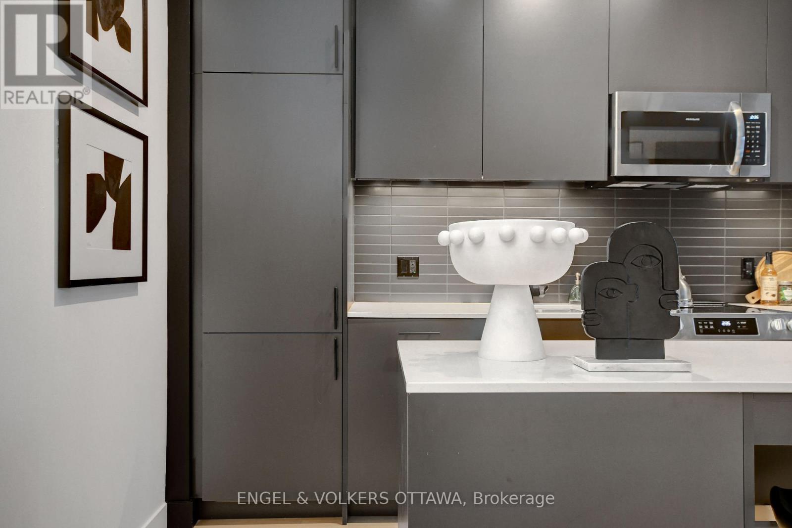 217 - 10 James Street