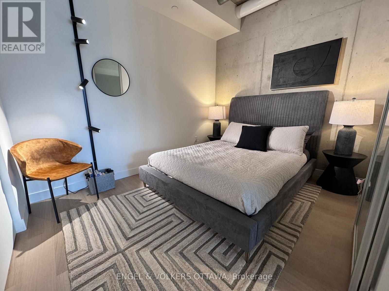 217 - 10 James Street